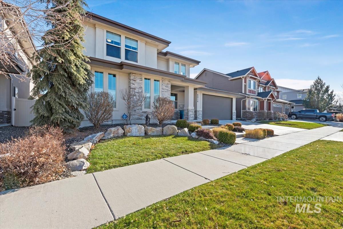 8014 S Bogus Ridge Way, Boise, Idaho 83716, 4 Bedrooms, 2.5 Bathrooms, Residential For Sale, Price $765,000,MLS 98974320