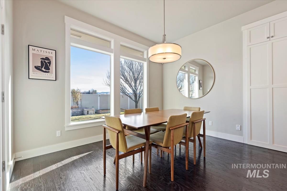 8014 S Bogus Ridge Way, Boise, Idaho 83716, 4 Bedrooms, 2.5 Bathrooms, Residential For Sale, Price $765,000,MLS 98974320