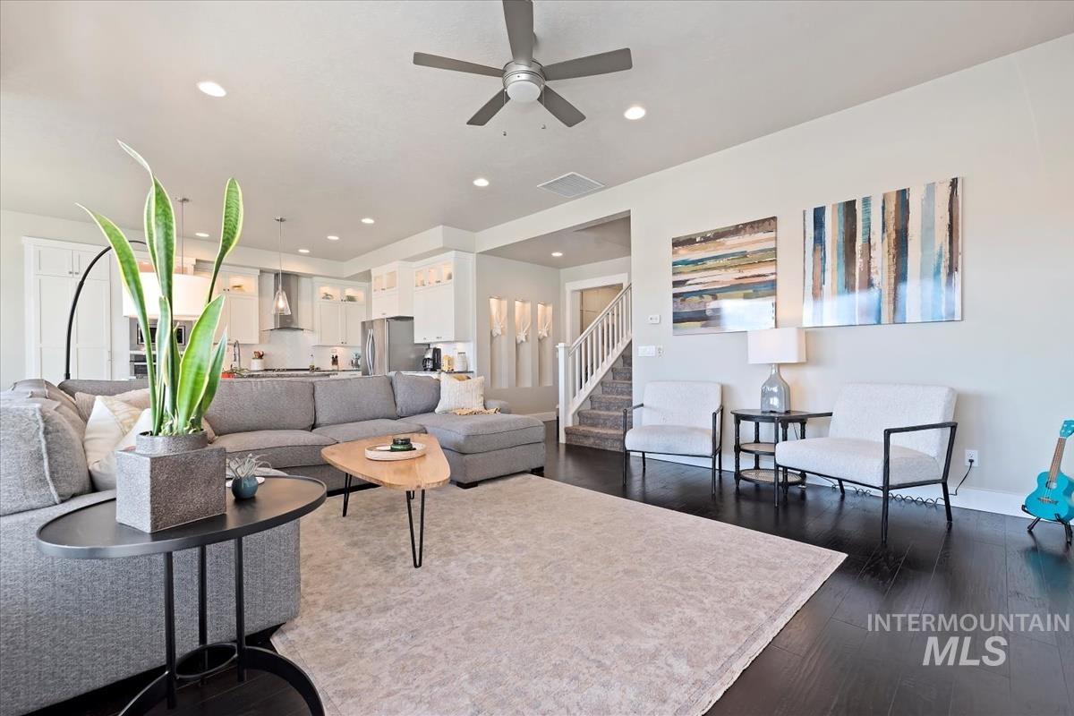 8014 S Bogus Ridge Way, Boise, Idaho 83716, 4 Bedrooms, 2.5 Bathrooms, Residential For Sale, Price $765,000,MLS 98974320