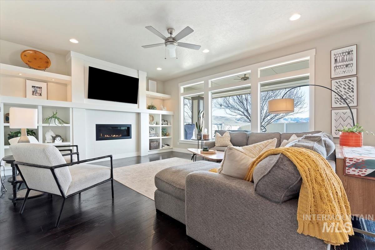 8014 S Bogus Ridge Way, Boise, Idaho 83716, 4 Bedrooms, 2.5 Bathrooms, Residential For Sale, Price $765,000,MLS 98974320