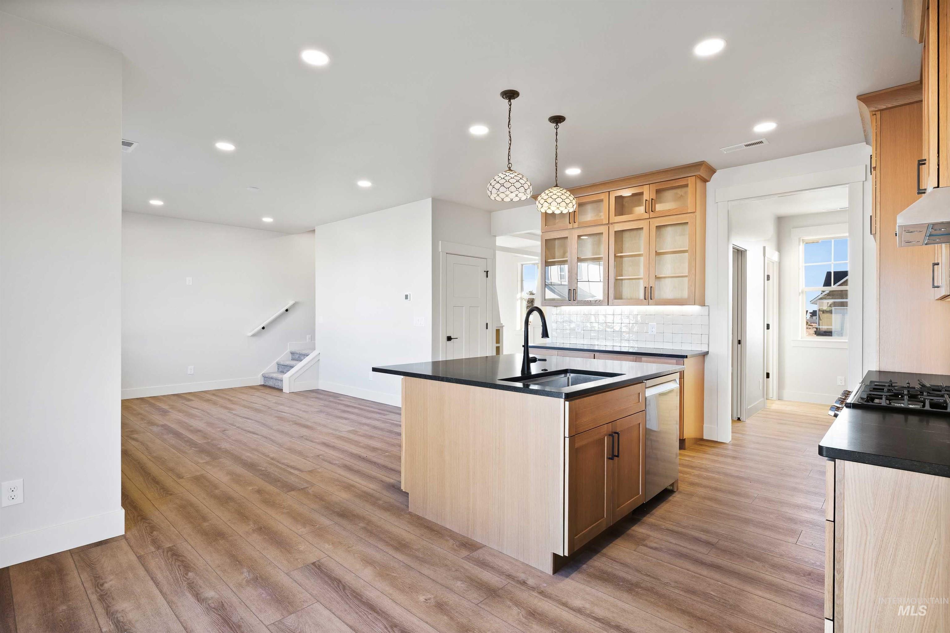 918 Quartz, Kimberly, Idaho 83341-2057, 3 Bedrooms, 2.5 Bathrooms, Residential For Sale, Price $559,900,MLS 98974323