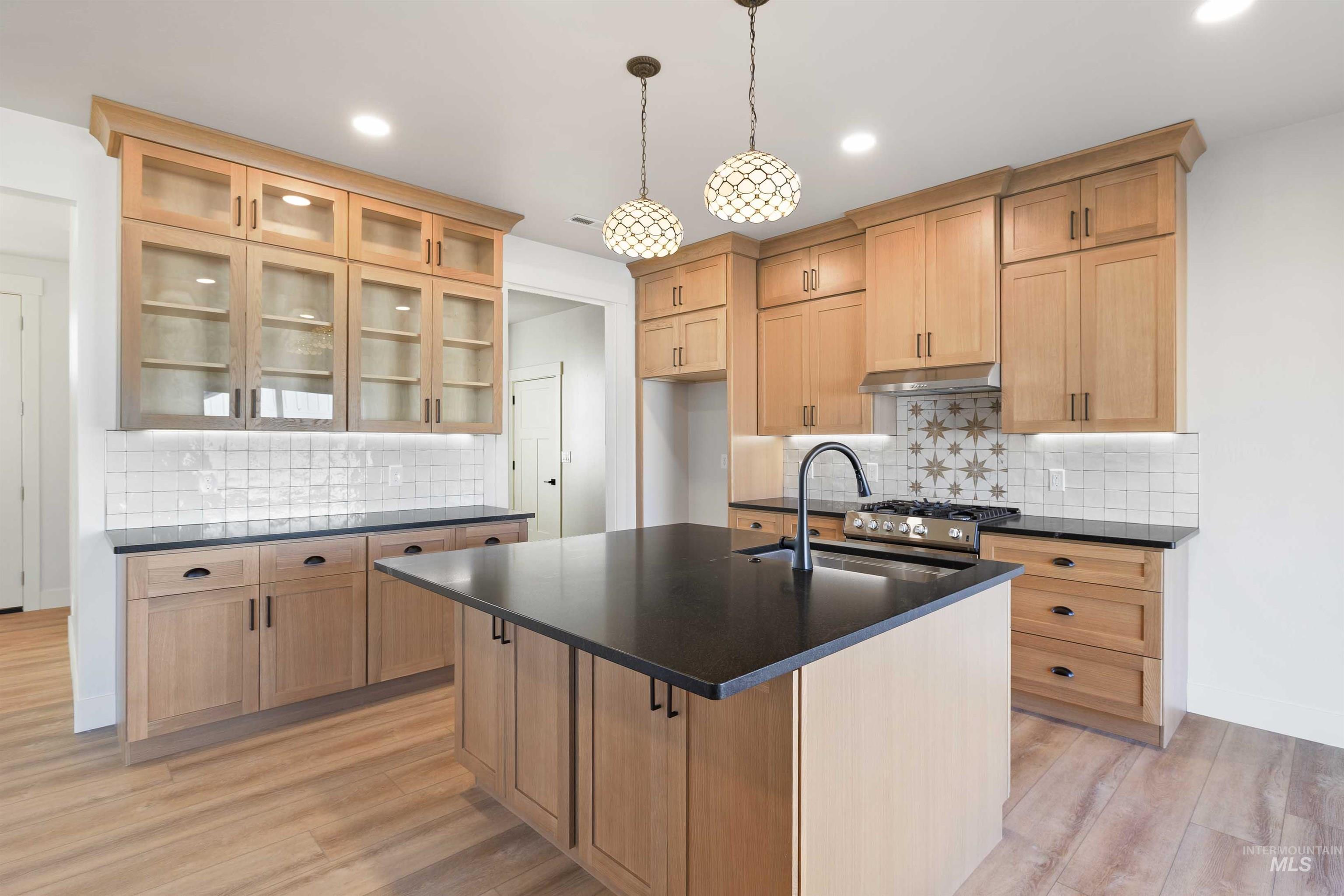 918 Quartz, Kimberly, Idaho 83341-2057, 3 Bedrooms, 2.5 Bathrooms, Residential For Sale, Price $559,900,MLS 98974323