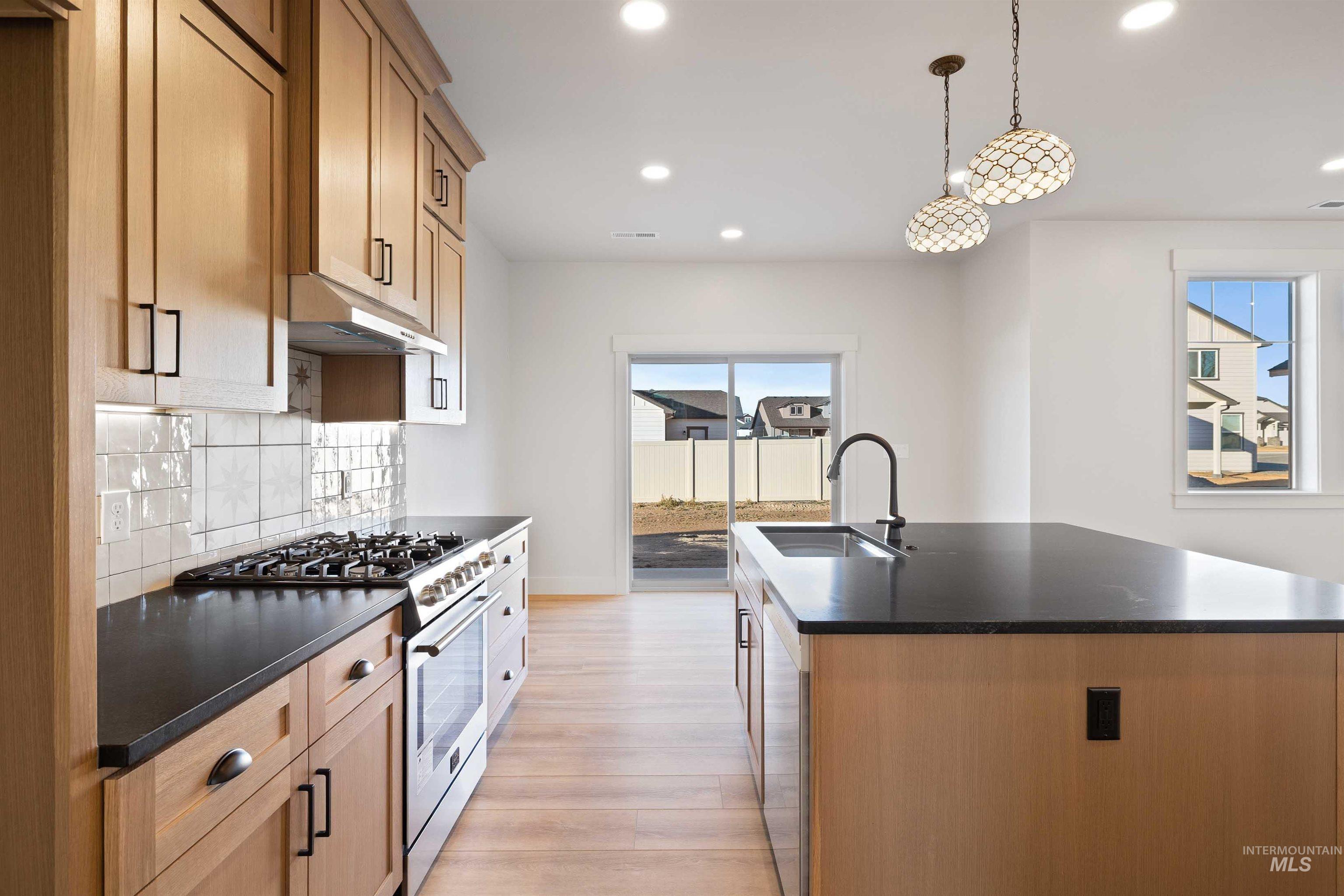 918 Quartz, Kimberly, Idaho 83341-2057, 3 Bedrooms, 2.5 Bathrooms, Residential For Sale, Price $559,900,MLS 98974323