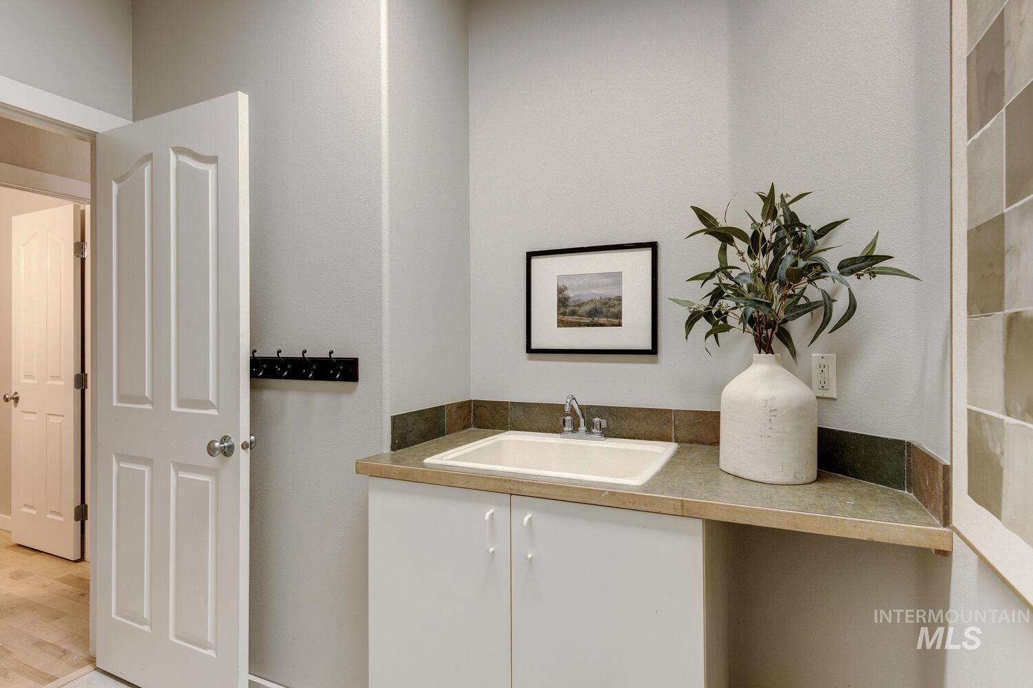 5572 W School Ridge Rd, Boise, Idaho 83714, 5 Bedrooms, 3.5 Bathrooms, Residential For Sale, Price $699,000,MLS 98974324