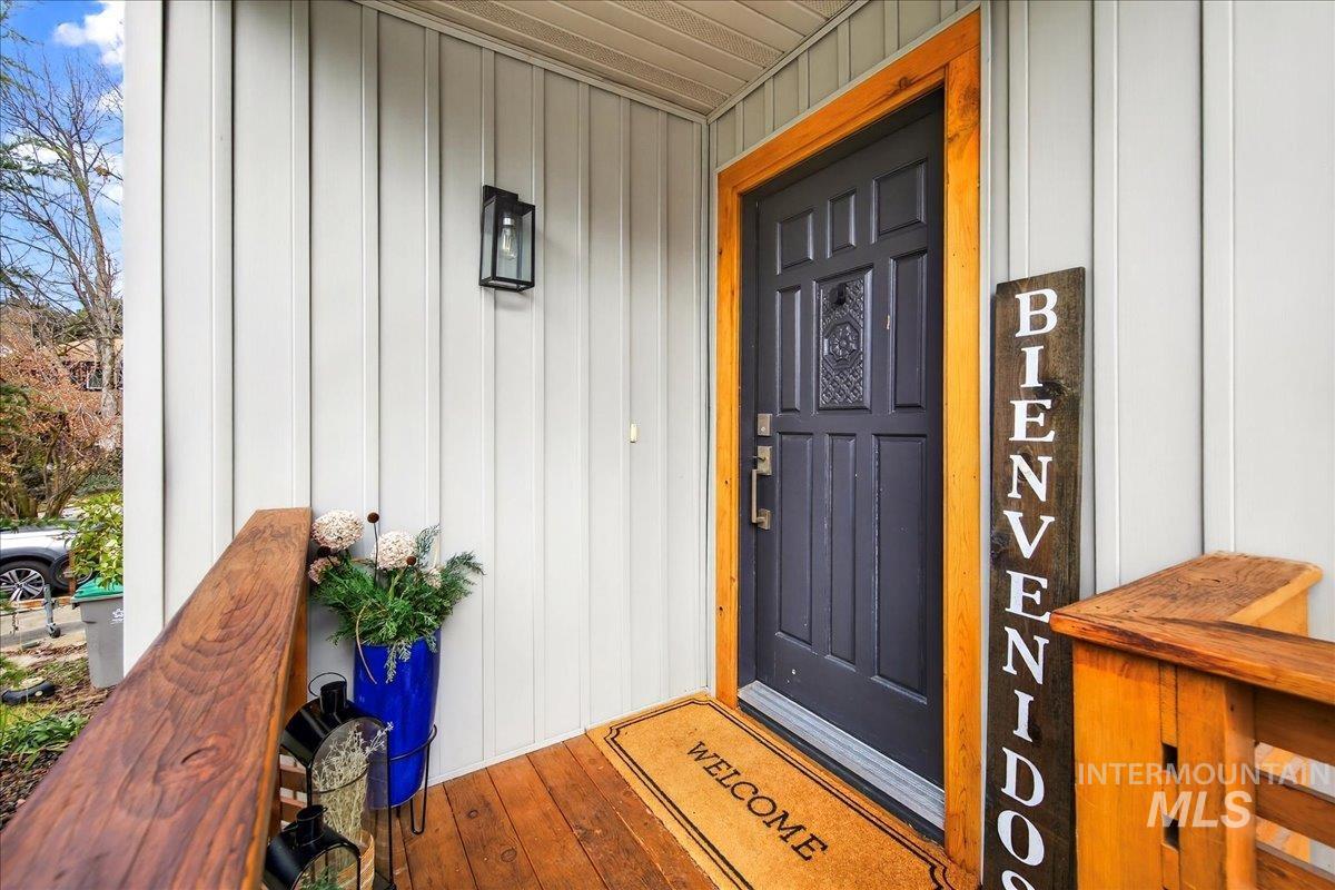 760 N Meaghan Pl, Boise, Idaho 83712-6611, 6 Bedrooms, 4 Bathrooms, Residential For Sale, Price $850,000,MLS 98974331