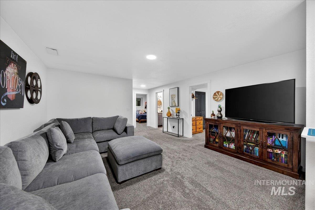 760 N Meaghan Pl, Boise, Idaho 83712-6611, 6 Bedrooms, 4 Bathrooms, Residential For Sale, Price $850,000,MLS 98974331