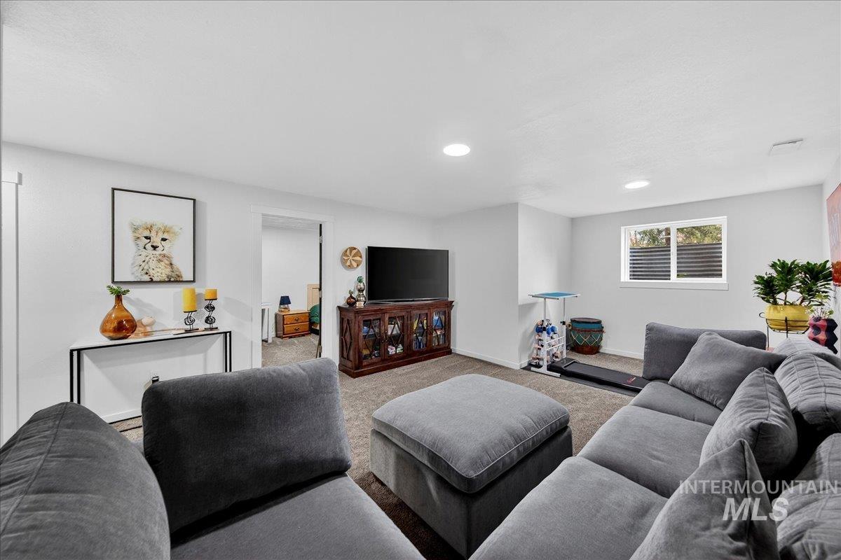 760 N Meaghan Pl, Boise, Idaho 83712-6611, 6 Bedrooms, 4 Bathrooms, Residential For Sale, Price $850,000,MLS 98974331