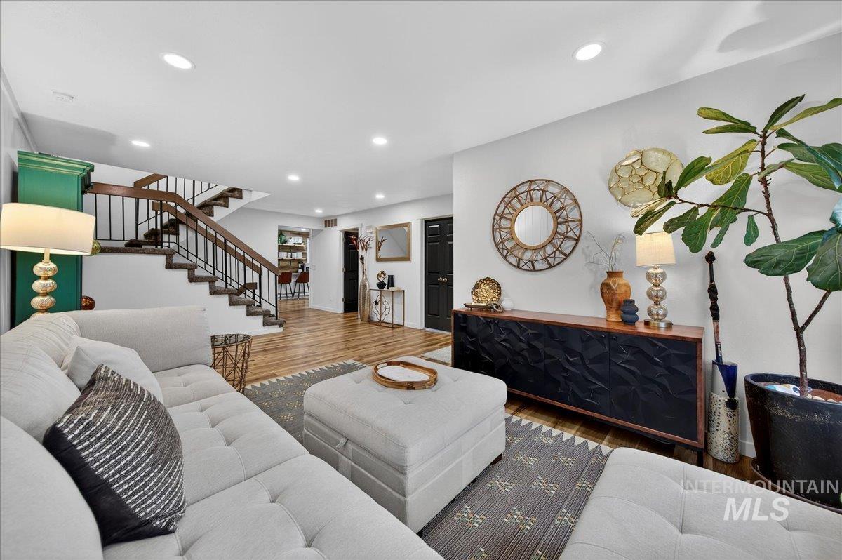 760 N Meaghan Pl, Boise, Idaho 83712-6611, 6 Bedrooms, 4 Bathrooms, Residential For Sale, Price $850,000,MLS 98974331