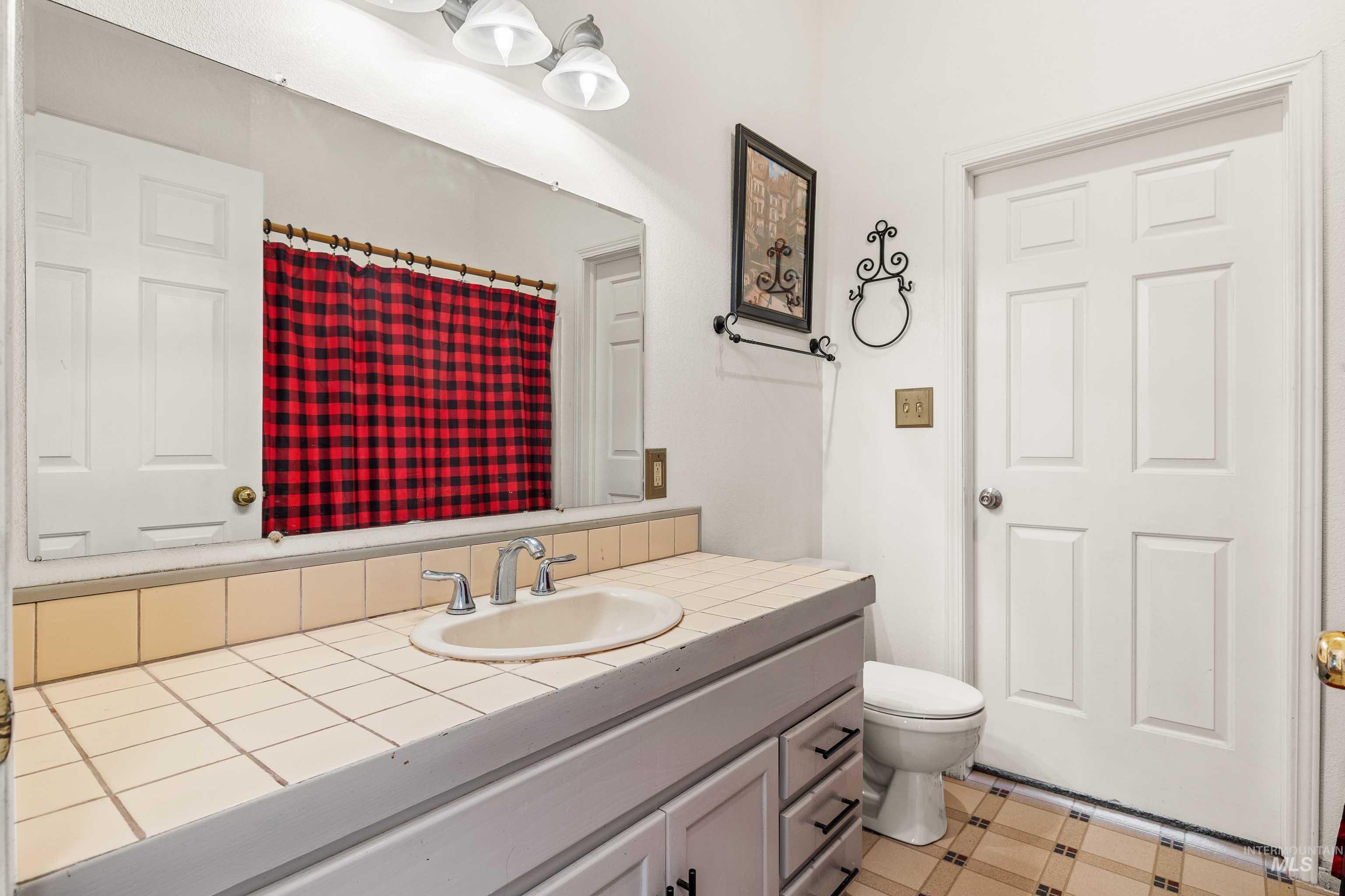 284 S 370 W, Jerome, Idaho 83338, 5 Bedrooms, 3 Bathrooms, Residential For Sale, Price $654,900,MLS 98974341