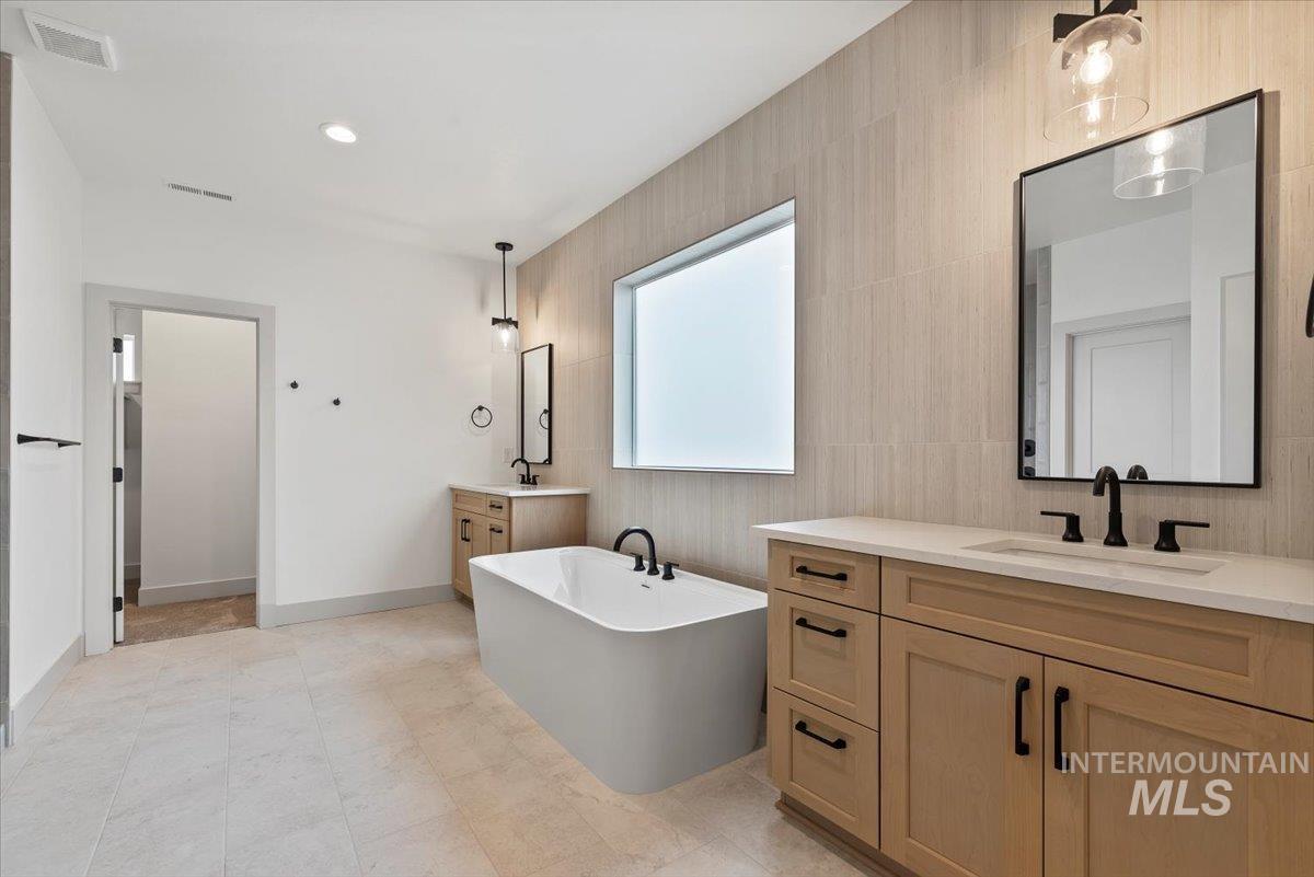 6755 N Ellis Park Ave, Meridian, Idaho 83646, 5 Bedrooms, 4 Bathrooms, Residential For Sale, Price $994,800,MLS 98974359