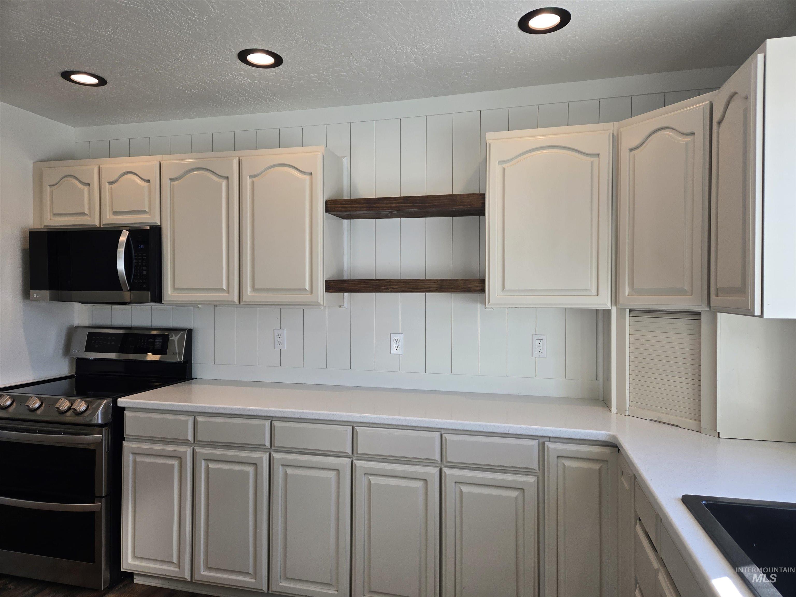 405 N Dorian Drive, Ontario, Oregon 97914, 4 Bedrooms, 3.5 Bathrooms, Residential For Sale, Price $575,000,MLS 98974361