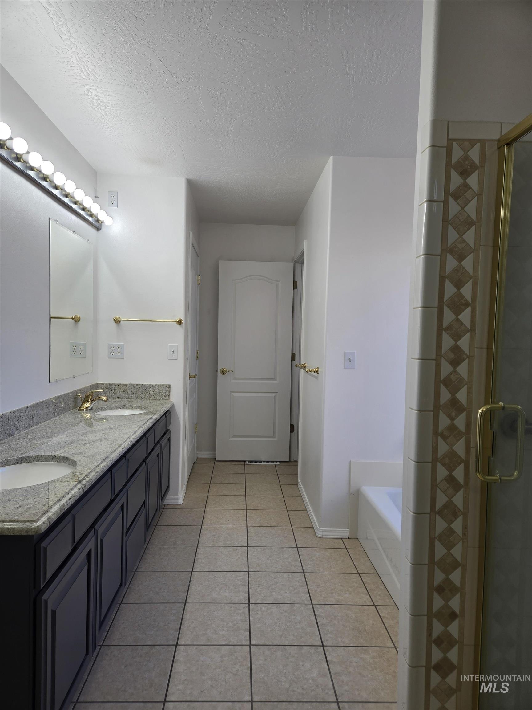 405 N Dorian Drive, Ontario, Oregon 97914, 4 Bedrooms, 3.5 Bathrooms, Residential For Sale, Price $575,000,MLS 98974361