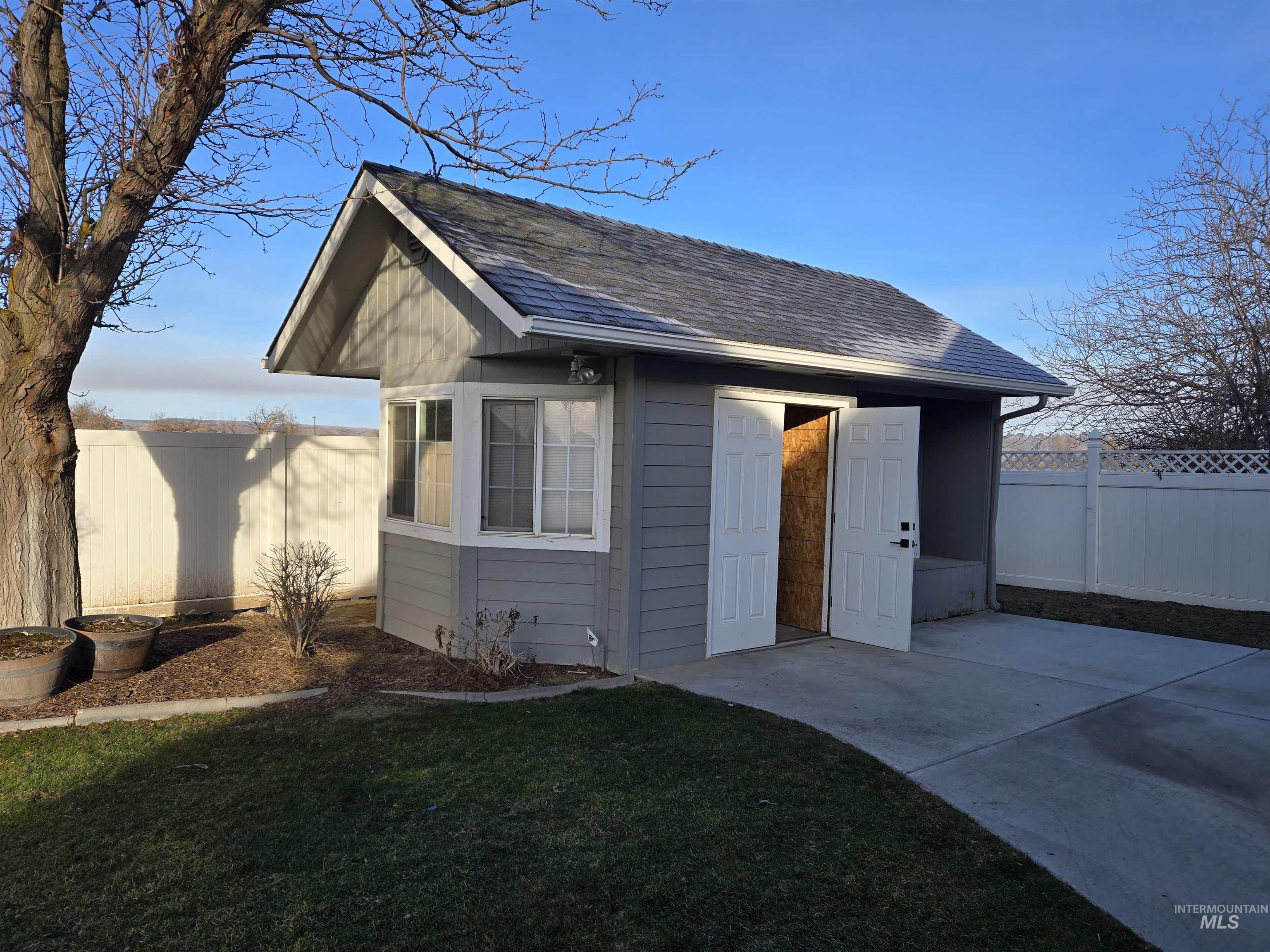 405 N Dorian Drive, Ontario, Oregon 97914, 4 Bedrooms, 3.5 Bathrooms, Residential For Sale, Price $575,000,MLS 98974361