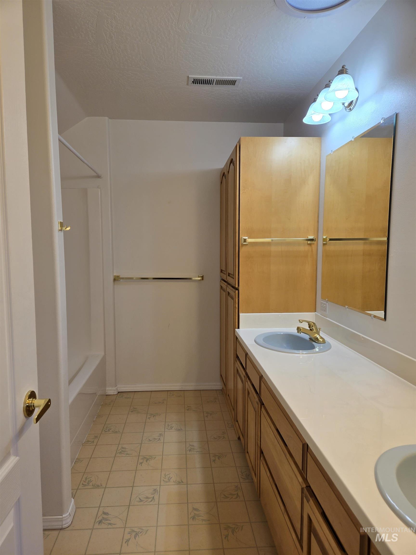 405 N Dorian Drive, Ontario, Oregon 97914, 4 Bedrooms, 3.5 Bathrooms, Residential For Sale, Price $575,000,MLS 98974361