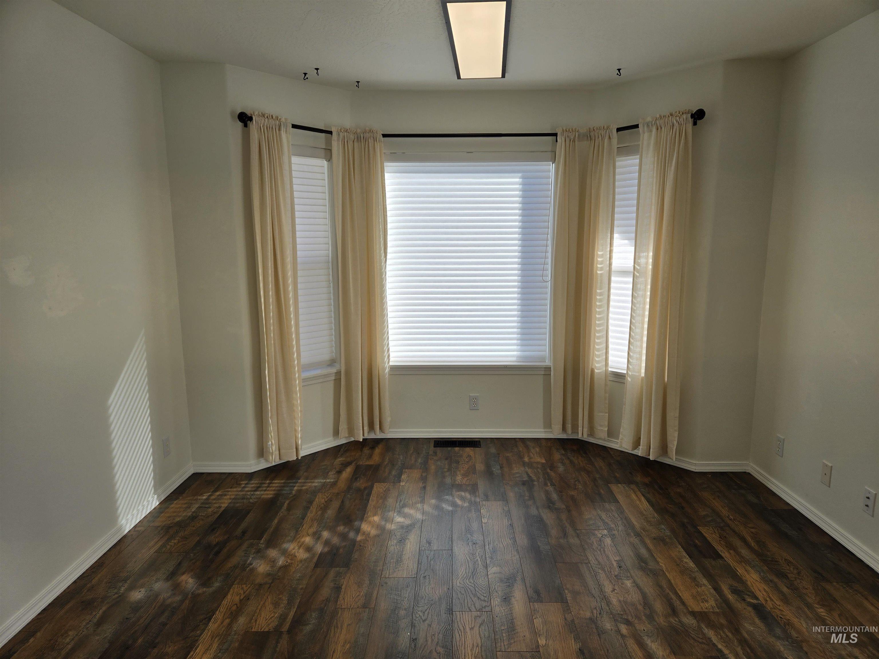 405 N Dorian Drive, Ontario, Oregon 97914, 4 Bedrooms, 3.5 Bathrooms, Residential For Sale, Price $575,000,MLS 98974361