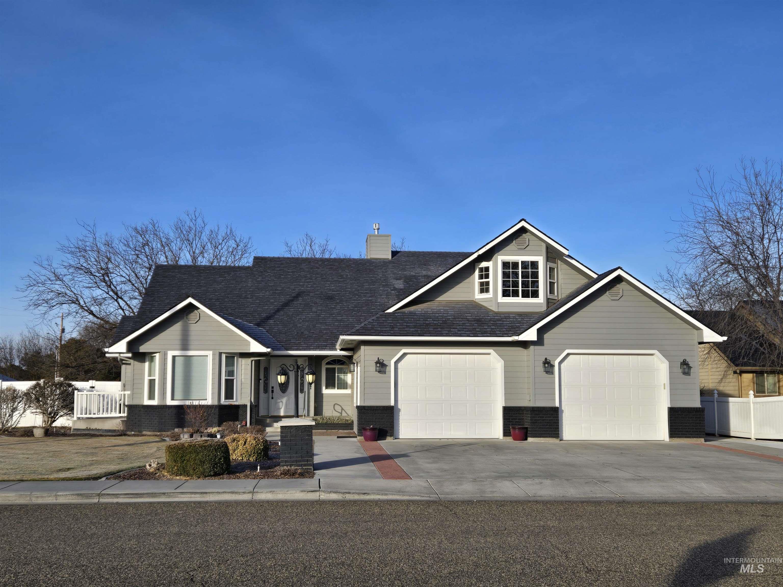 405 N Dorian Drive, Ontario, Oregon 97914, 4 Bedrooms, 3.5 Bathrooms, Residential For Sale, Price $575,000,MLS 98974361