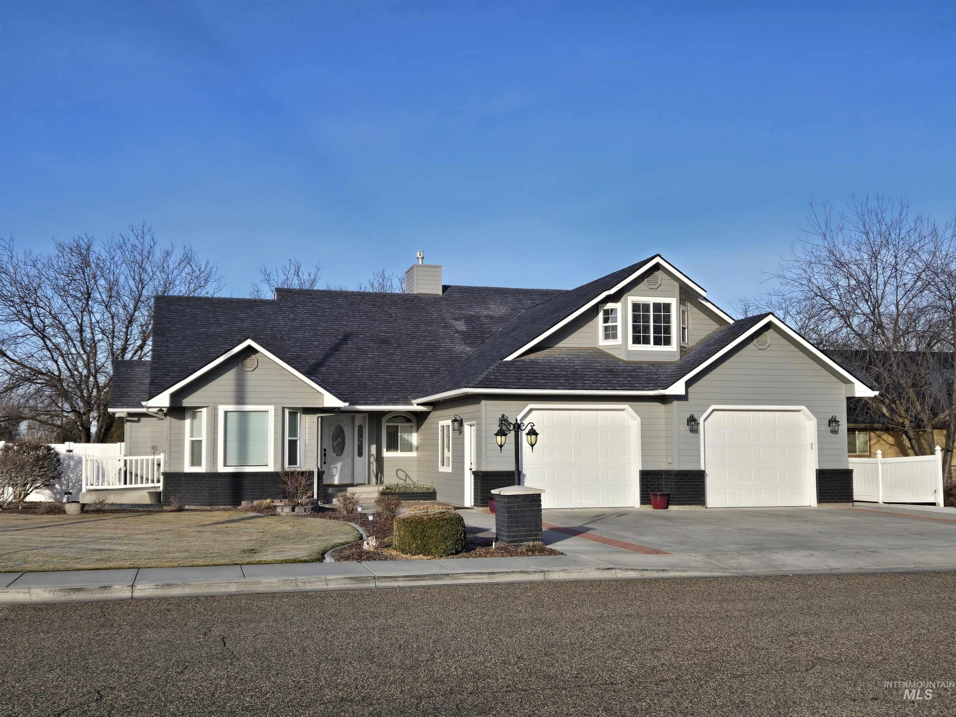 405 N Dorian Drive, Ontario, Oregon 97914, 4 Bedrooms, 3.5 Bathrooms, Residential For Sale, Price $575,000,MLS 98974361