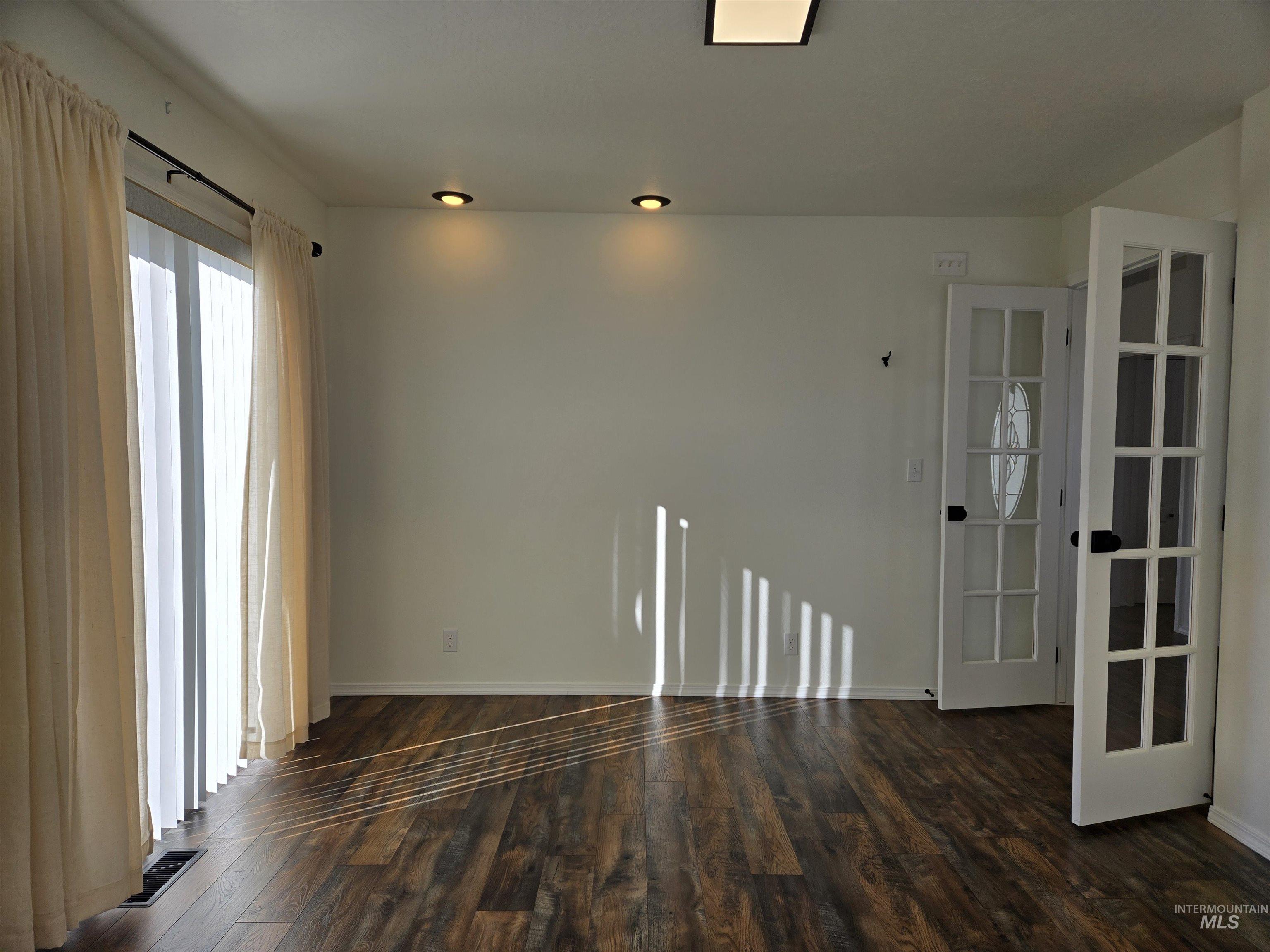 405 N Dorian Drive, Ontario, Oregon 97914, 4 Bedrooms, 3.5 Bathrooms, Residential For Sale, Price $575,000,MLS 98974361