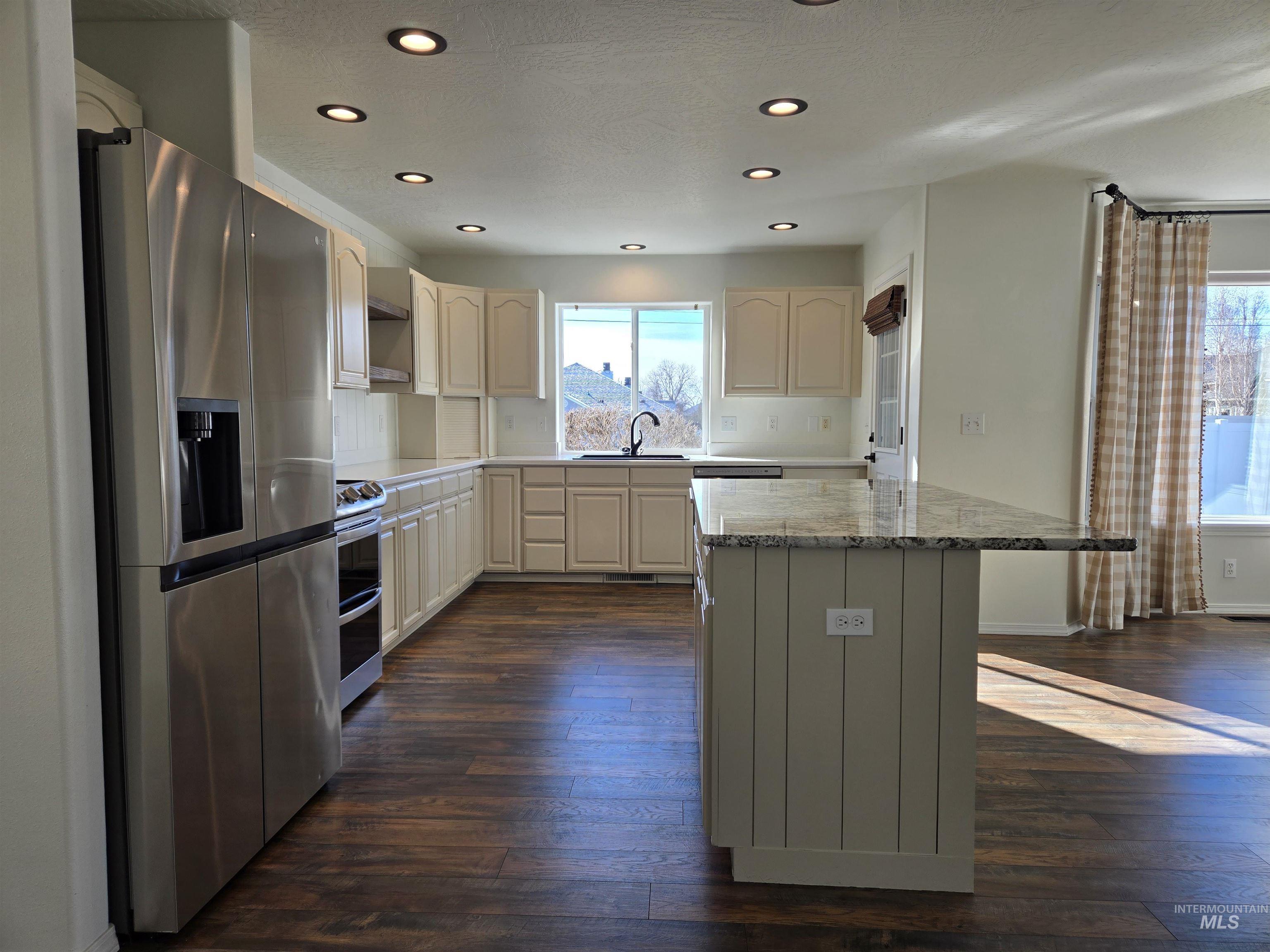 405 N Dorian Drive, Ontario, Oregon 97914, 4 Bedrooms, 3.5 Bathrooms, Residential For Sale, Price $575,000,MLS 98974361