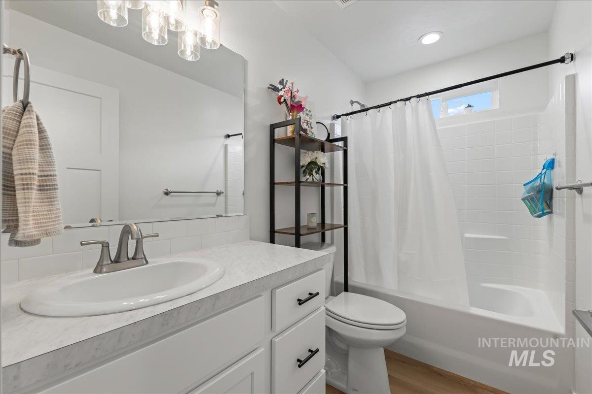 1419 W Lark Ct, Nampa, Idaho 83651, 3 Bedrooms, 2 Bathrooms, Residential For Sale, Price $349,900,MLS 98974363