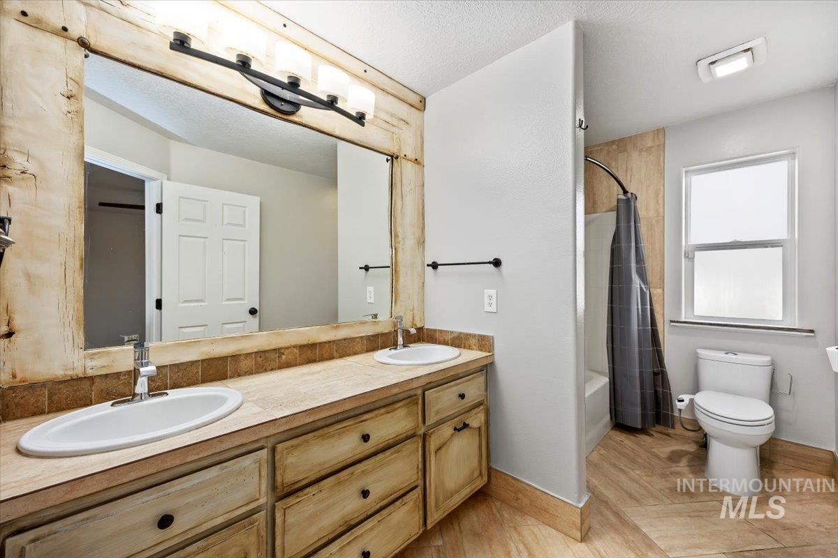 1827 Targhee Drive, Twin Falls, Idaho 83301, 3 Bedrooms, 2 Bathrooms, Residential For Sale, Price $399,900,MLS 98974366