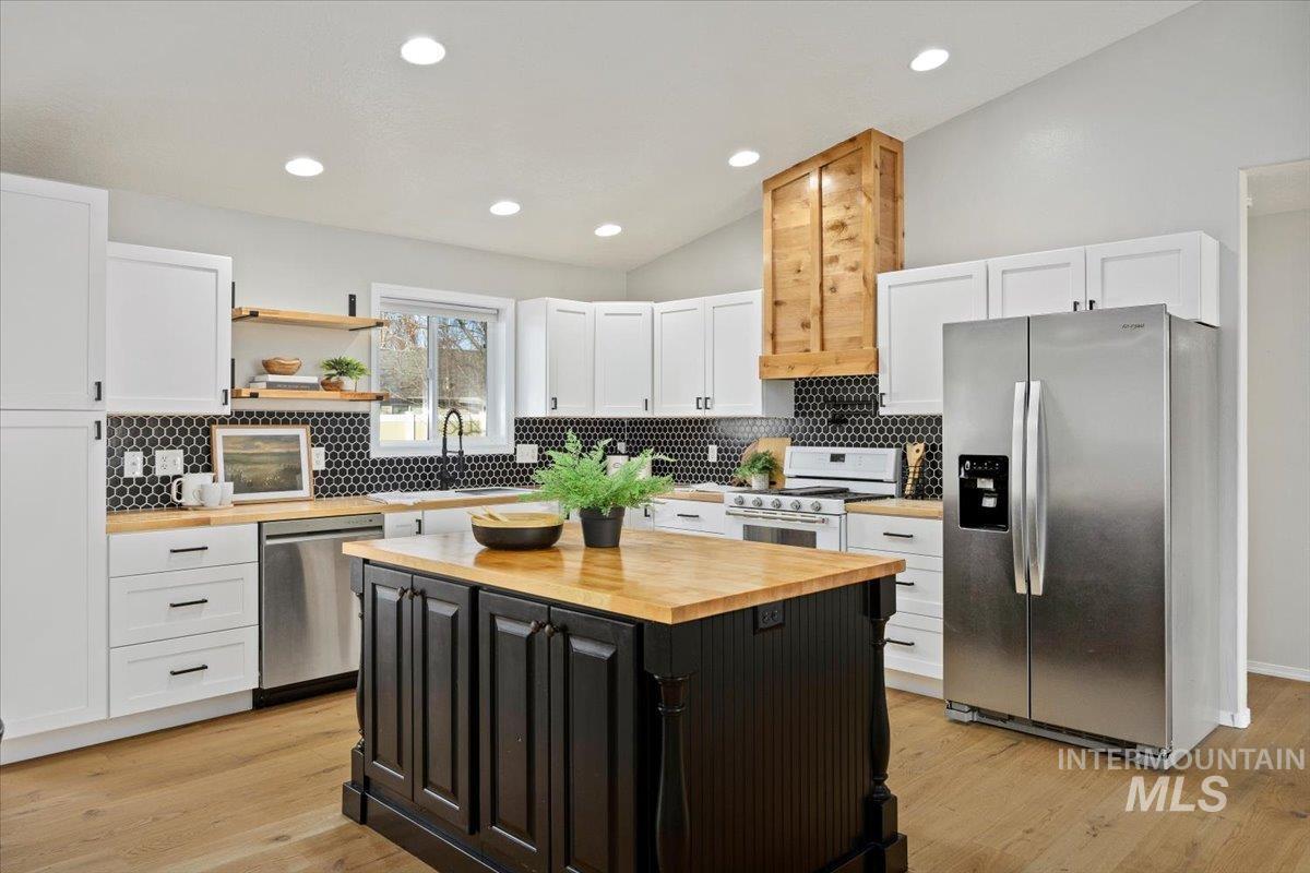 1827 Targhee Drive, Twin Falls, Idaho 83301, 3 Bedrooms, 2 Bathrooms, Residential For Sale, Price $389,000, 98974366