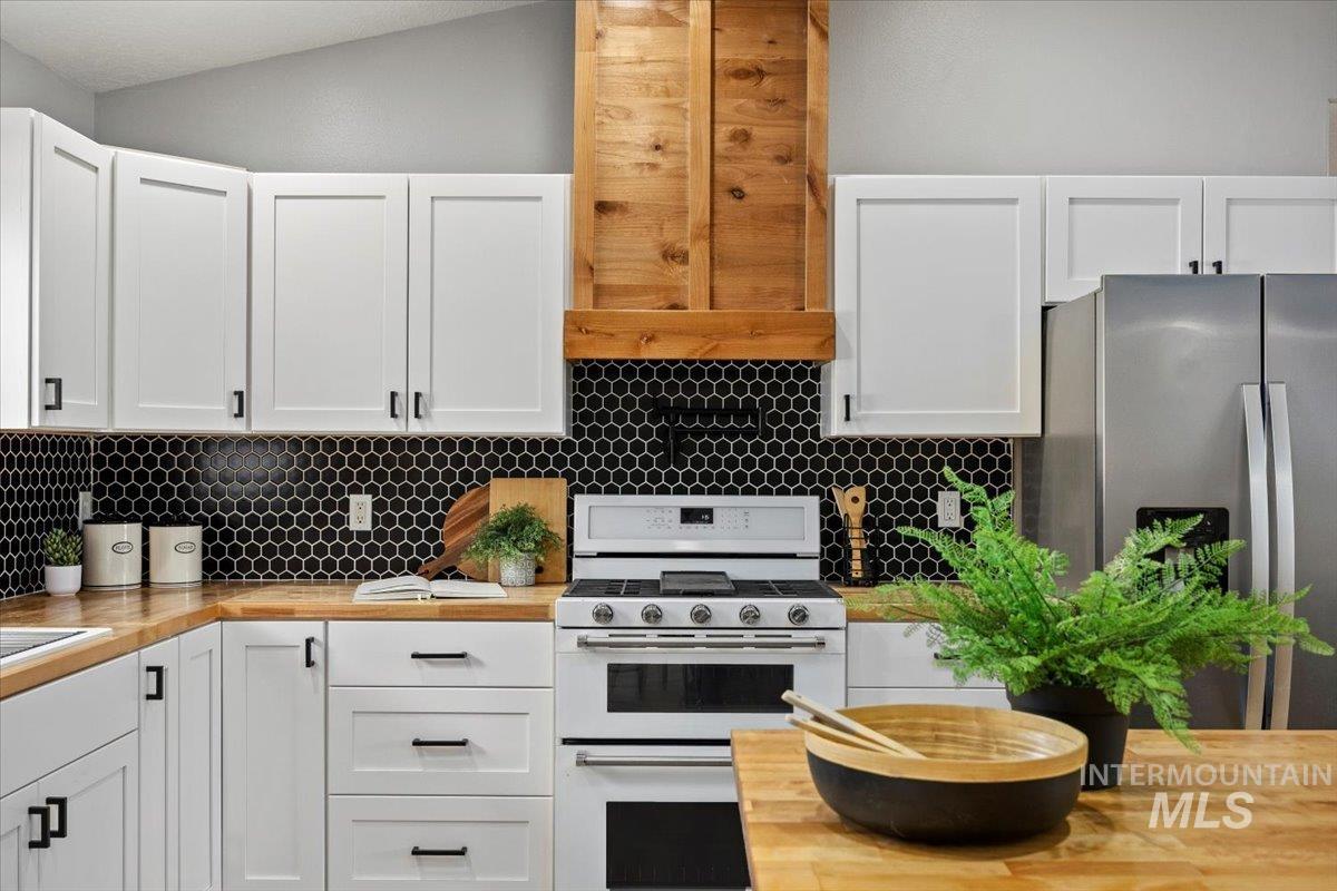 1827 Targhee Drive, Twin Falls, Idaho 83301, 3 Bedrooms, 2 Bathrooms, Residential For Sale, Price $389,000, 98974366