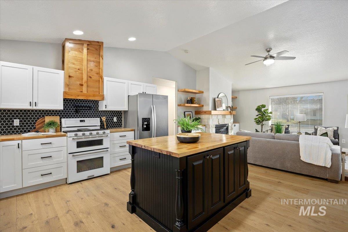 1827 Targhee Drive, Twin Falls, Idaho 83301, 3 Bedrooms, 2 Bathrooms, Residential For Sale, Price $399,900,MLS 98974366