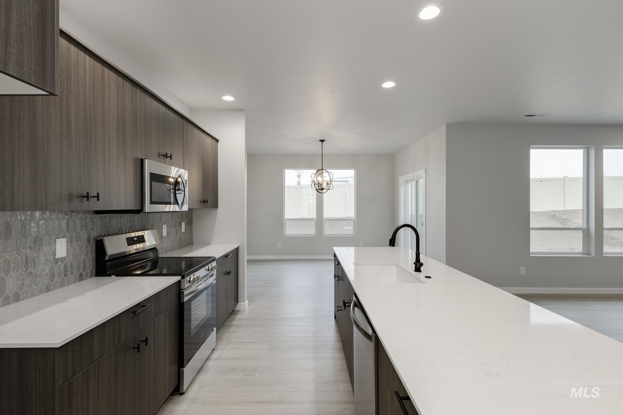 3877 E Jamestown Dr, Nampa, Idaho 83686, 4 Bedrooms, 2 Bathrooms, Residential For Sale, Price $509,990,MLS 98974371