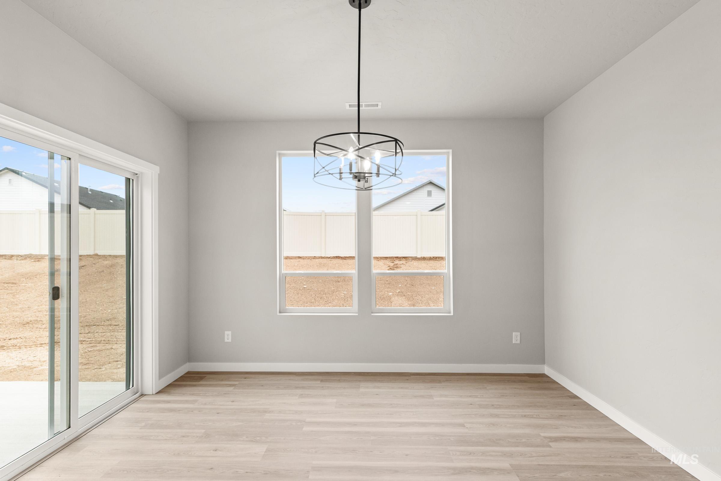 3877 E Jamestown Dr, Nampa, Idaho 83686, 4 Bedrooms, 2 Bathrooms, Residential For Sale, Price $509,990, 98974371