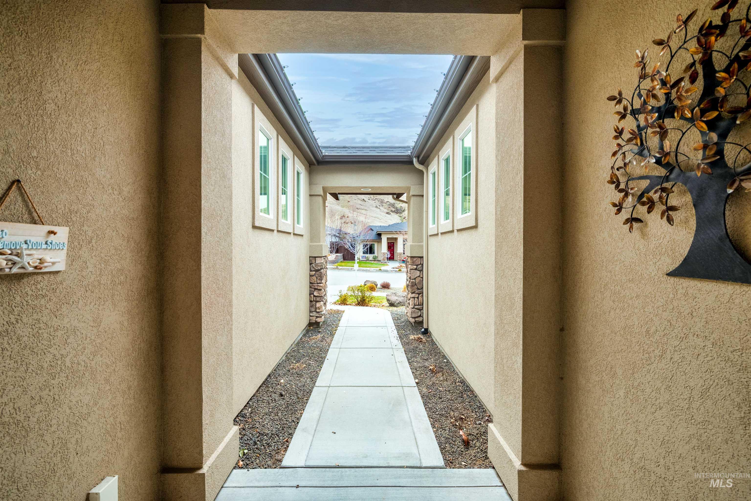 4775 S Spotted Horse Ave, Boise, Idaho 83716, 3 Bedrooms, 2 Bathrooms, Residential For Sale, Price $1,060,000,MLS 98974372