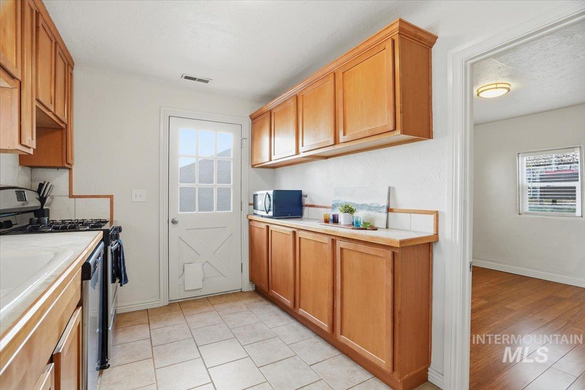 2200 N 9th Street, Boise, Idaho 83702, 3 Bedrooms, 2 Bathrooms, Residential For Sale, Price $684,000,MLS 98974375