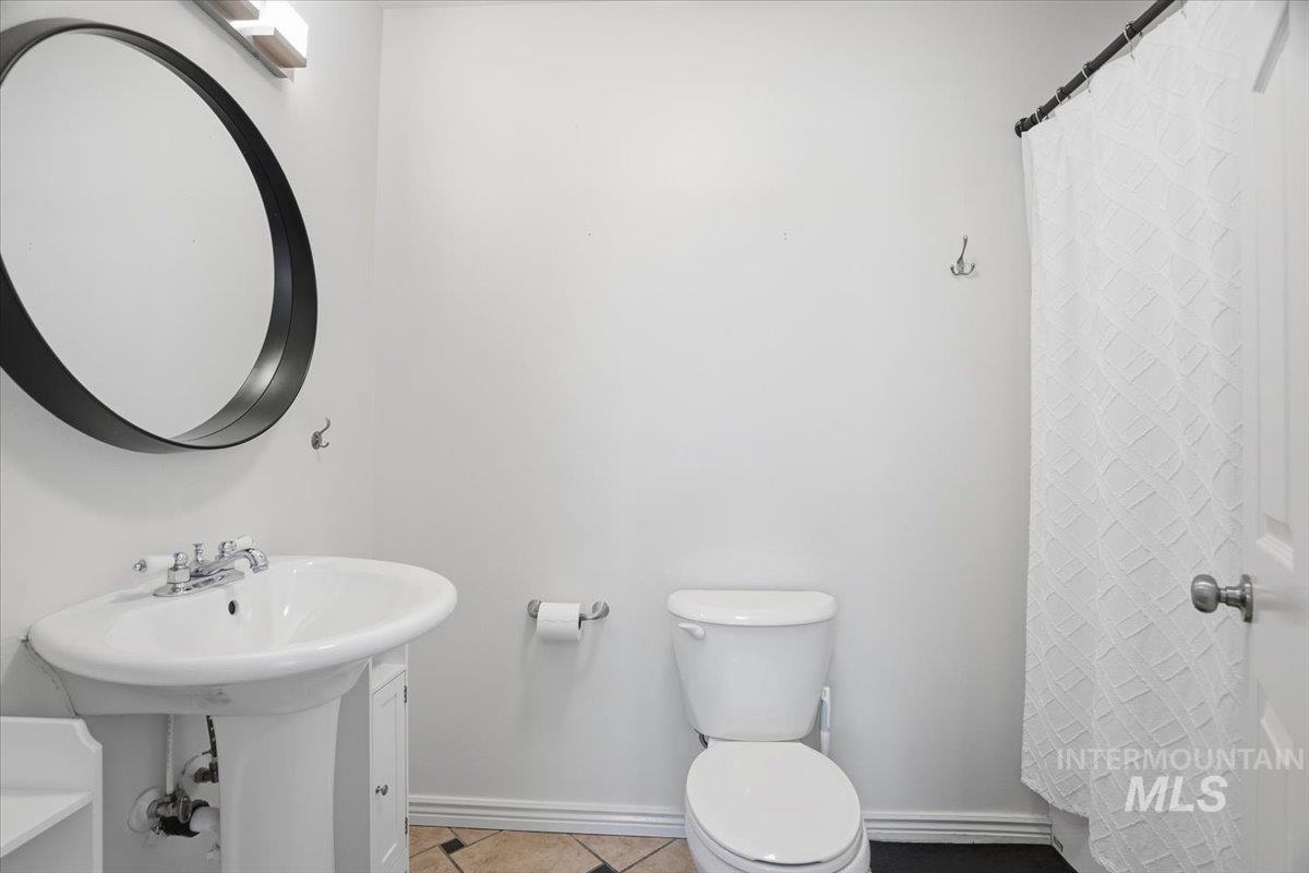 2200 N 9th Street, Boise, Idaho 83702, 3 Bedrooms, 2 Bathrooms, Residential For Sale, Price $684,000,MLS 98974375