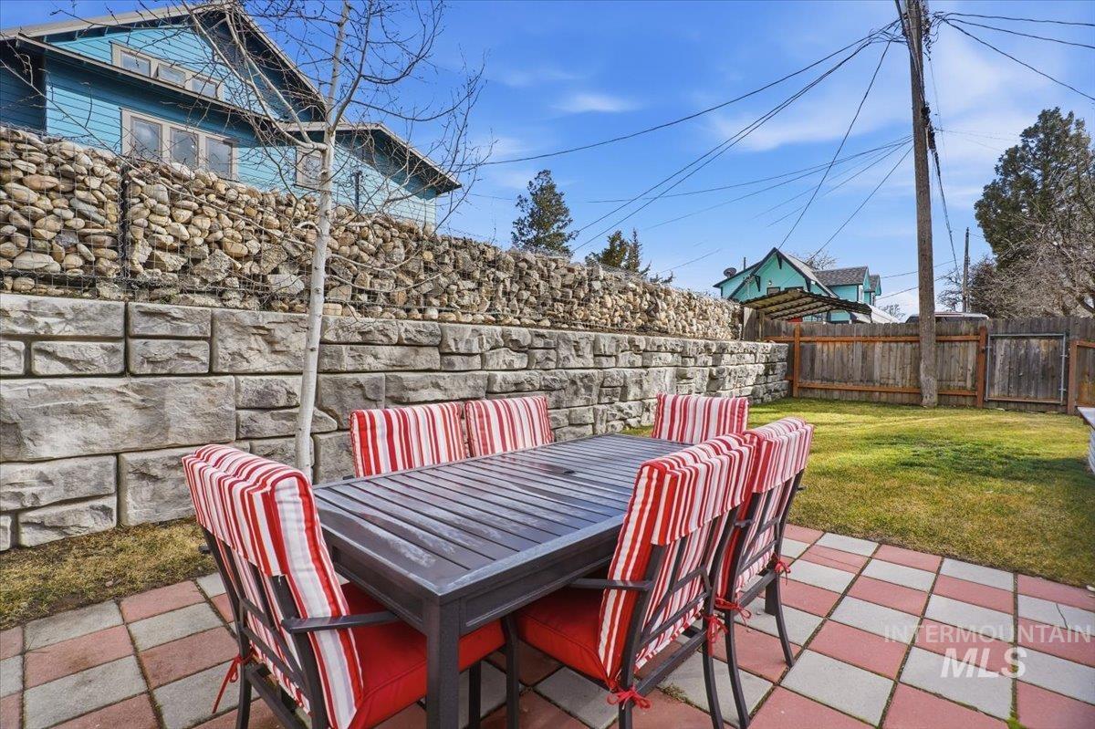 2200 N 9th Street, Boise, Idaho 83702, 3 Bedrooms, 2 Bathrooms, Residential For Sale, Price $684,000,MLS 98974375