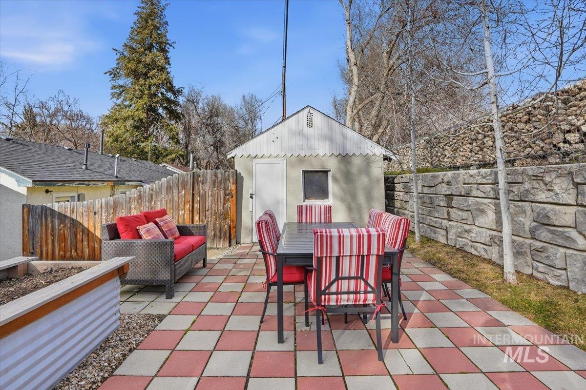 2200 N 9th Street, Boise, Idaho 83702, 3 Bedrooms, 2 Bathrooms, Residential For Sale, Price $684,000,MLS 98974375