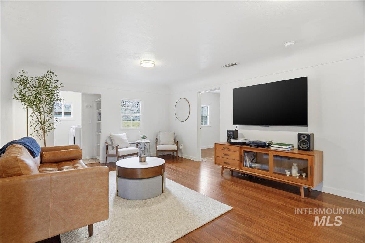 2200 N 9th Street, Boise, Idaho 83702, 3 Bedrooms, 2 Bathrooms, Residential For Sale, Price $684,000,MLS 98974375