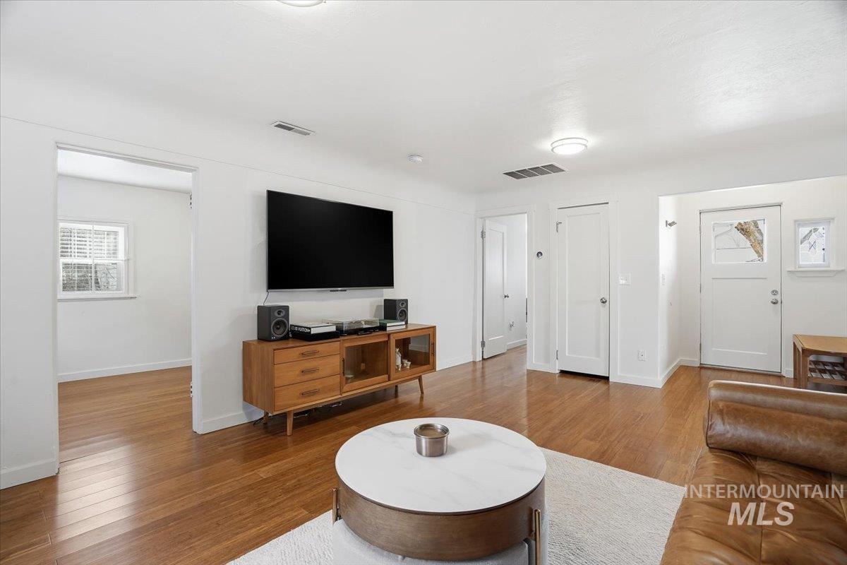 2200 N 9th Street, Boise, Idaho 83702, 3 Bedrooms, 2 Bathrooms, Residential For Sale, Price $684,000,MLS 98974375