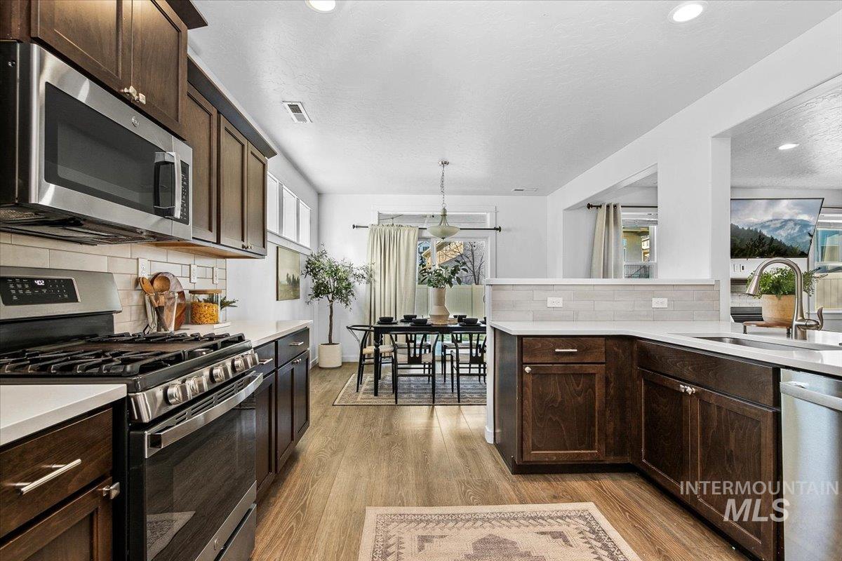 3315 S Cabin Creek Way, Meridian, Idaho 83642, 3 Bedrooms, 2.5 Bathrooms, Residential For Sale, Price $500,000,MLS 98974376