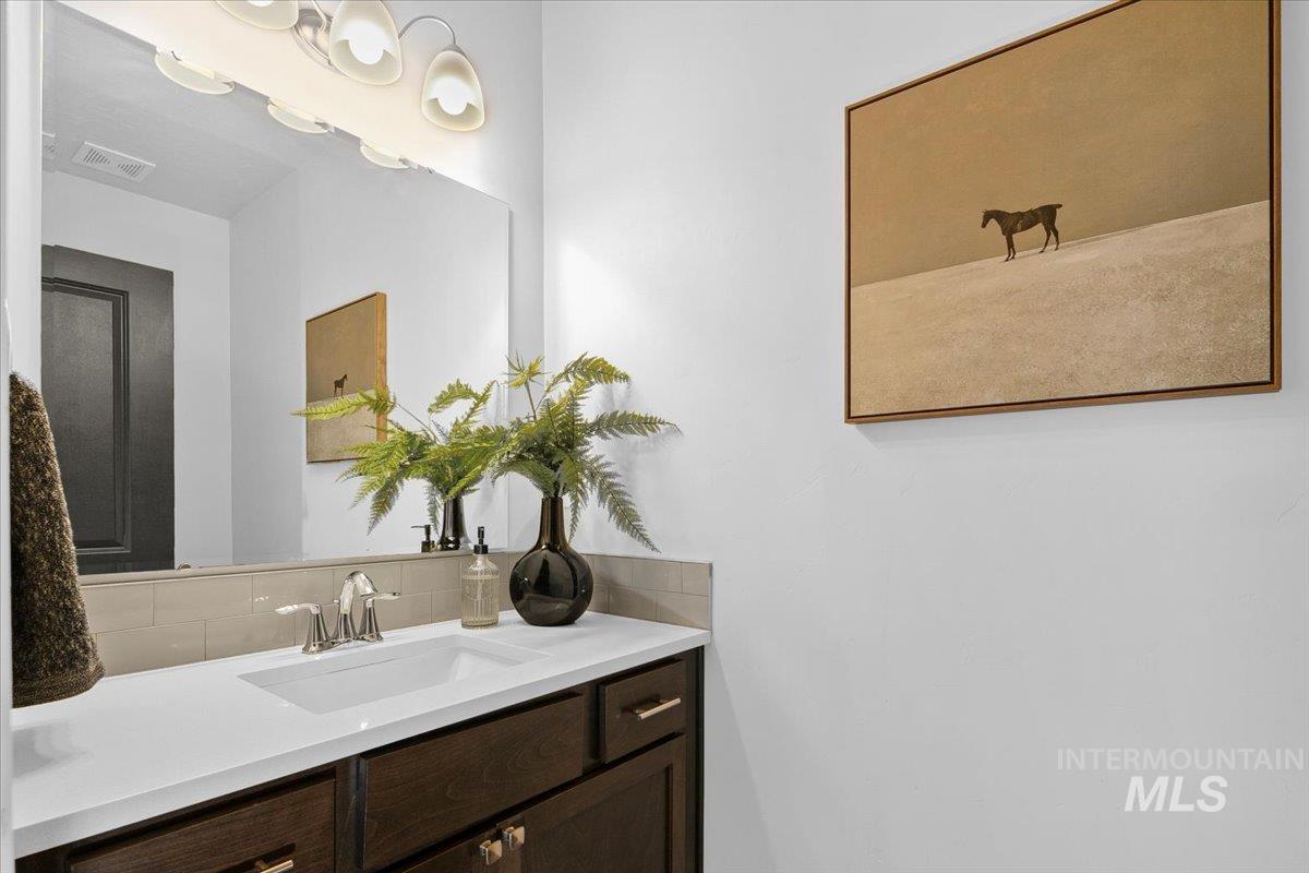 3315 S Cabin Creek Way, Meridian, Idaho 83642, 3 Bedrooms, 2.5 Bathrooms, Residential For Sale, Price $500,000,MLS 98974376