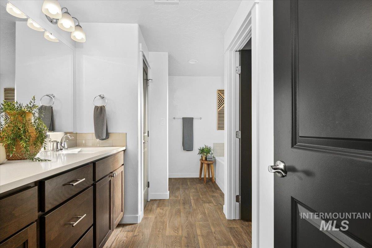 3315 S Cabin Creek Way, Meridian, Idaho 83642, 3 Bedrooms, 2.5 Bathrooms, Residential For Sale, Price $500,000,MLS 98974376