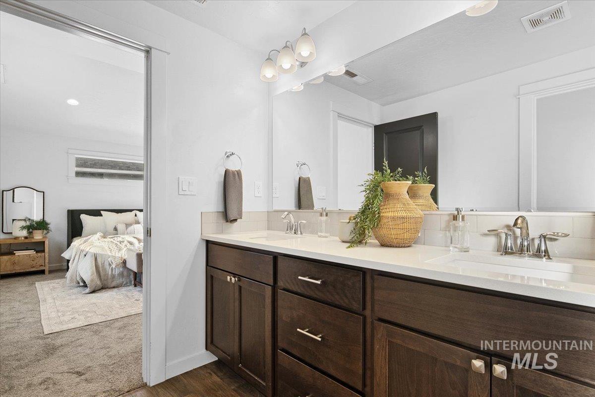 3315 S Cabin Creek Way, Meridian, Idaho 83642, 3 Bedrooms, 2.5 Bathrooms, Residential For Sale, Price $500,000,MLS 98974376