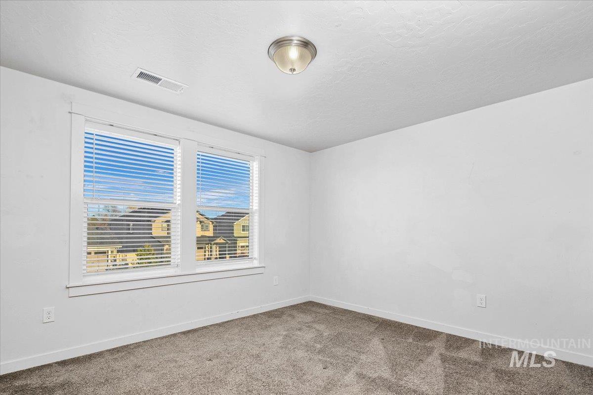 3315 S Cabin Creek Way, Meridian, Idaho 83642, 3 Bedrooms, 2.5 Bathrooms, Residential For Sale, Price $500,000,MLS 98974376