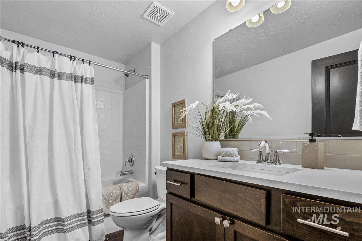 3315 S Cabin Creek Way, Meridian, Idaho 83642, 3 Bedrooms, 2.5 Bathrooms, Residential For Sale, Price $500,000,MLS 98974376