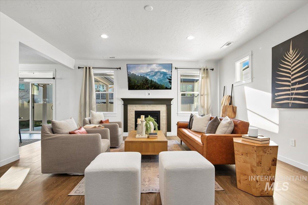 3315 S Cabin Creek Way, Meridian, Idaho 83642, 3 Bedrooms, 2.5 Bathrooms, Residential For Sale, Price $500,000,MLS 98974376