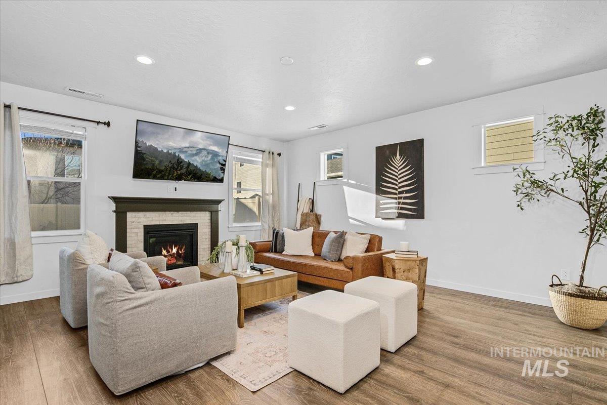 3315 S Cabin Creek Way, Meridian, Idaho 83642, 3 Bedrooms, 2.5 Bathrooms, Residential For Sale, Price $500,000,MLS 98974376