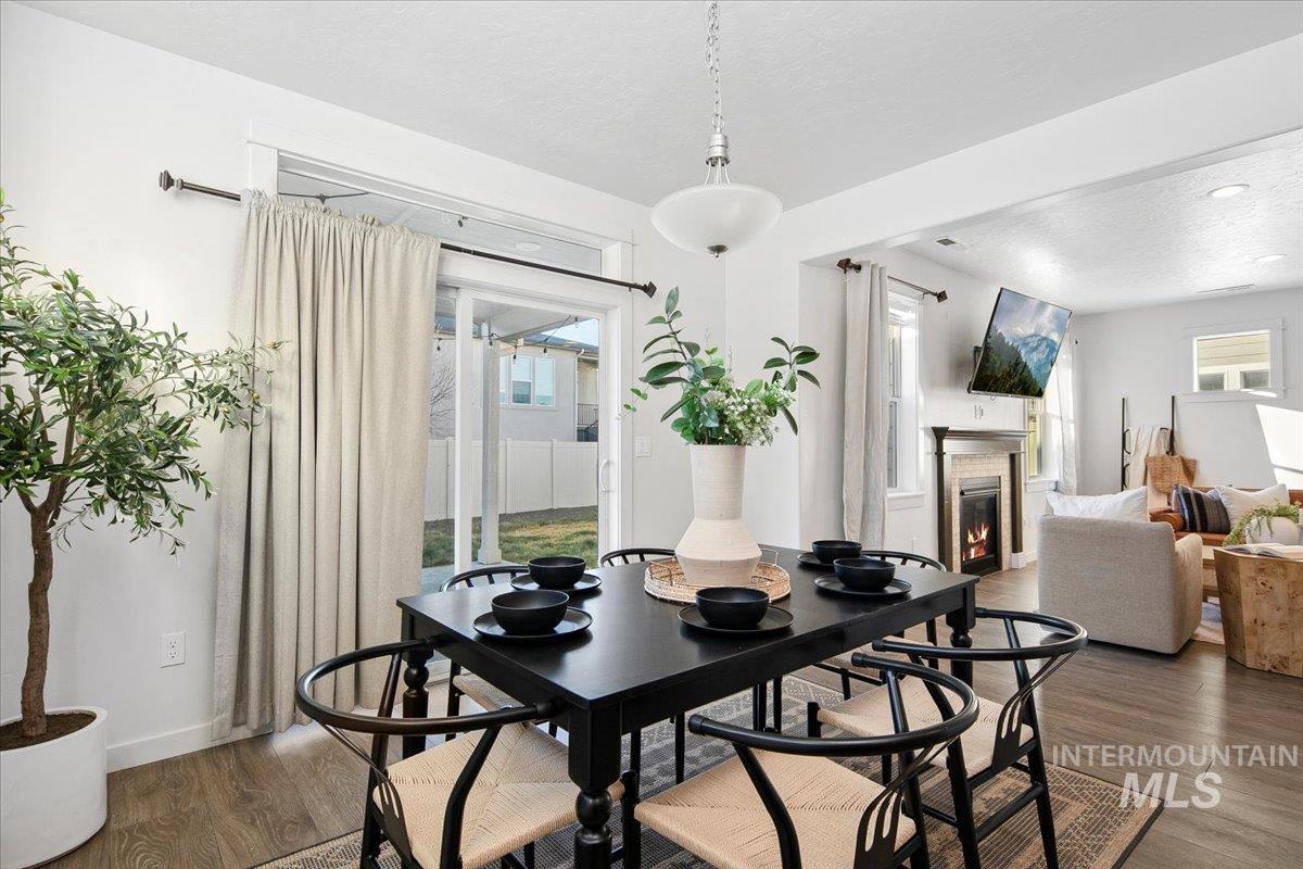 3315 S Cabin Creek Way, Meridian, Idaho 83642, 3 Bedrooms, 2.5 Bathrooms, Residential For Sale, Price $500,000,MLS 98974376