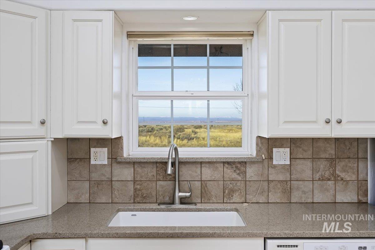 101 Quail Ridge Dr, Shoshone, Idaho 83352, 6 Bedrooms, 4.5 Bathrooms, Residential For Sale, Price $695,000,MLS 98974384