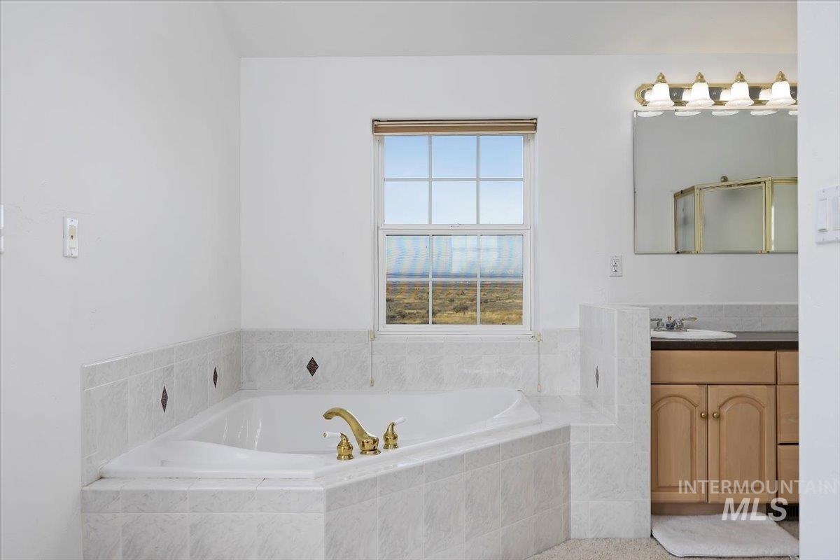 101 Quail Ridge Dr, Shoshone, Idaho 83352, 6 Bedrooms, 4.5 Bathrooms, Residential For Sale, Price $695,000,MLS 98974384