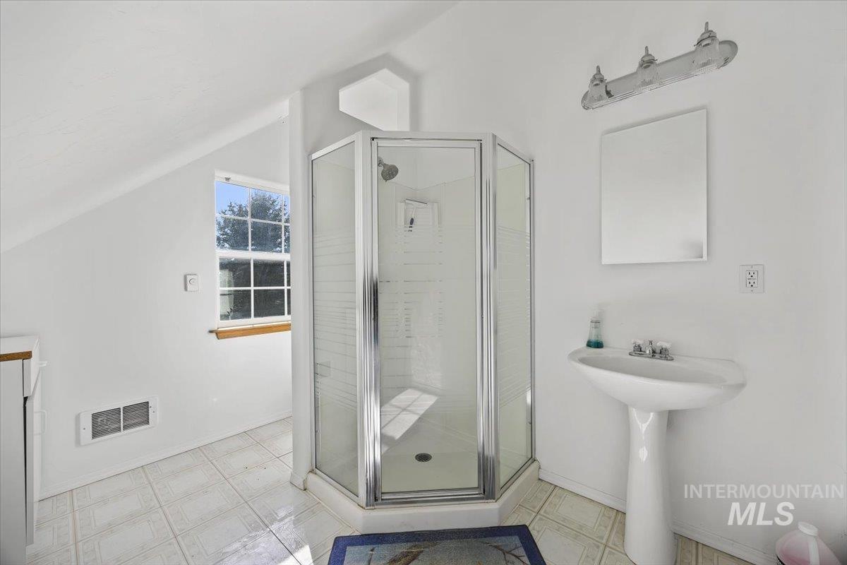 101 Quail Ridge Dr, Shoshone, Idaho 83352, 6 Bedrooms, 4.5 Bathrooms, Residential For Sale, Price $695,000,MLS 98974384