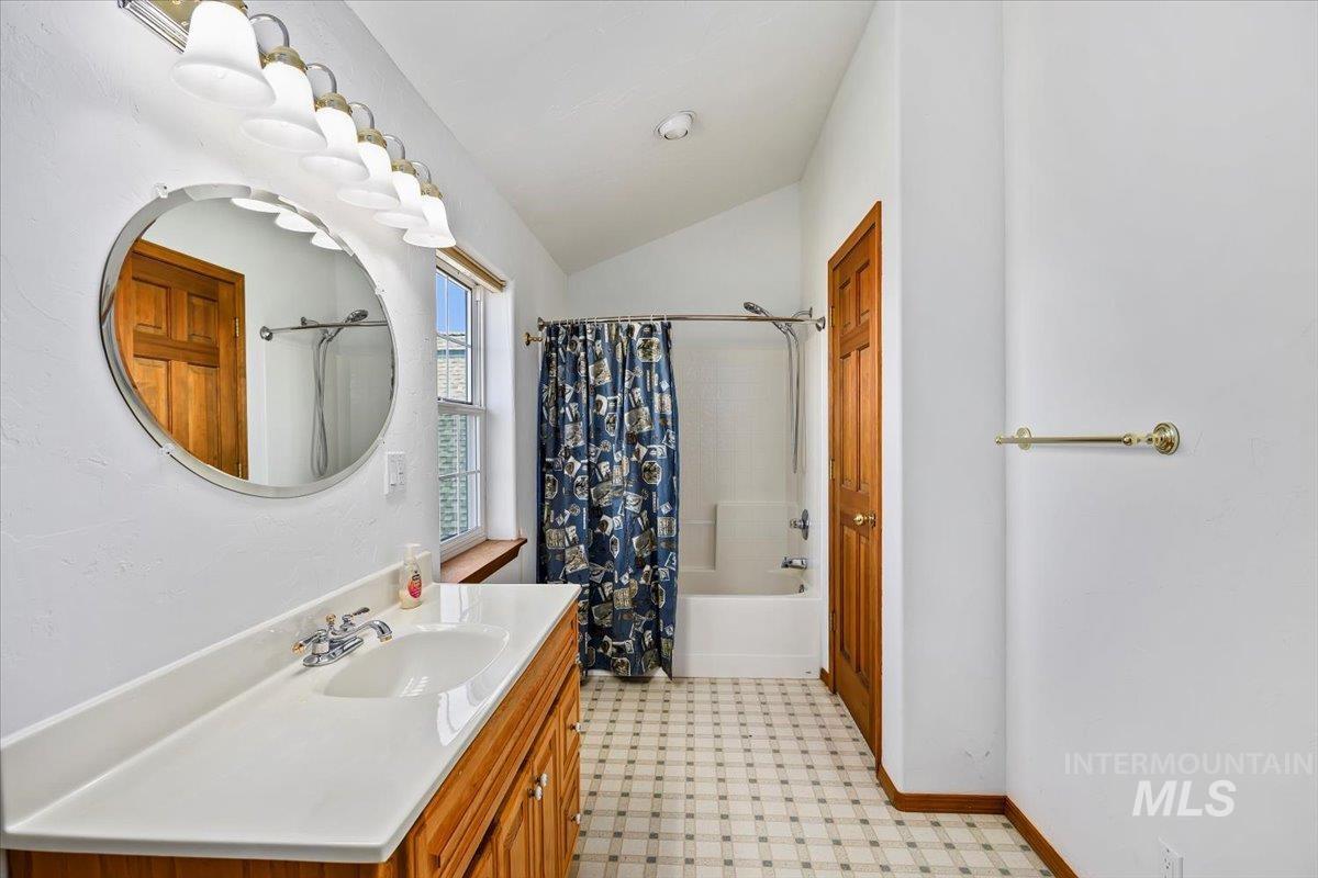 101 Quail Ridge Dr, Shoshone, Idaho 83352, 6 Bedrooms, 4.5 Bathrooms, Residential For Sale, Price $695,000,MLS 98974384